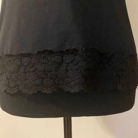 White House Black Market sz. M black wide lace trim Camisole w/adjustable straps - Picture 4 of 12